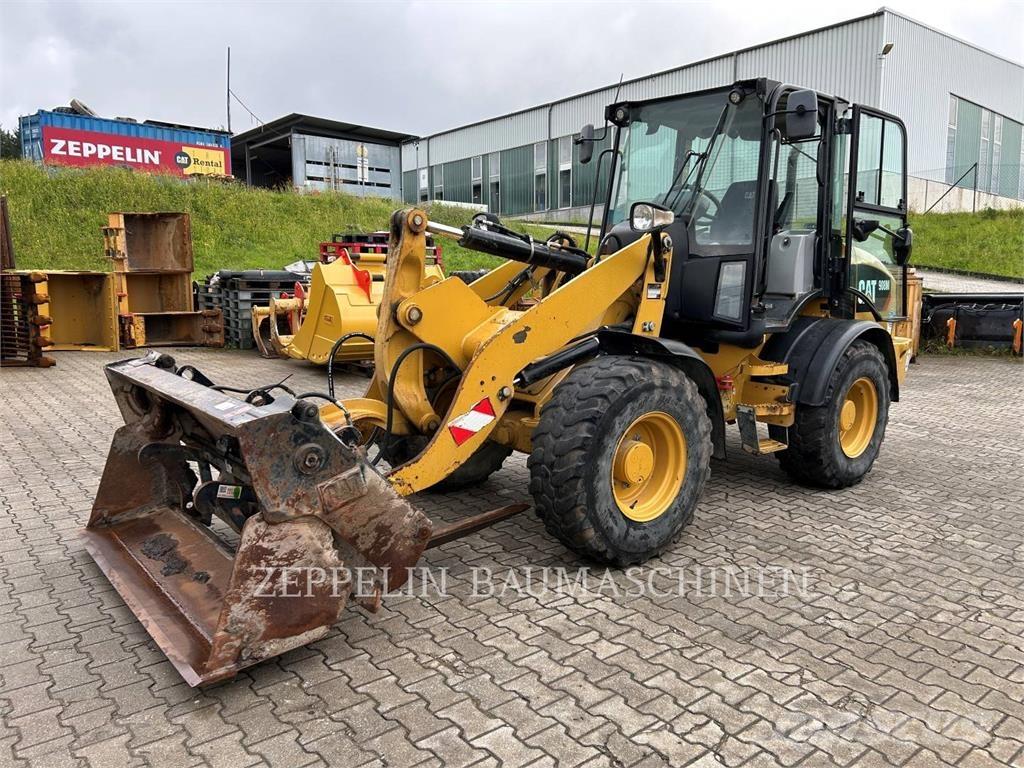 CAT 908M Kolesni nakladalci