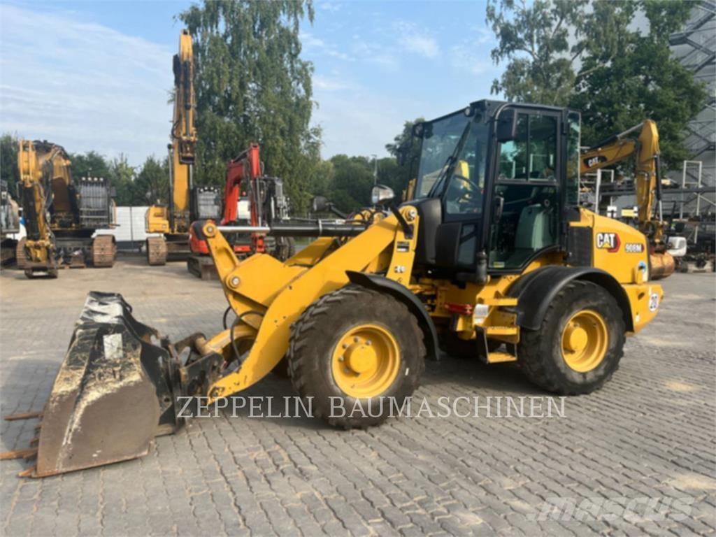 CAT 908M Kolesni nakladalci