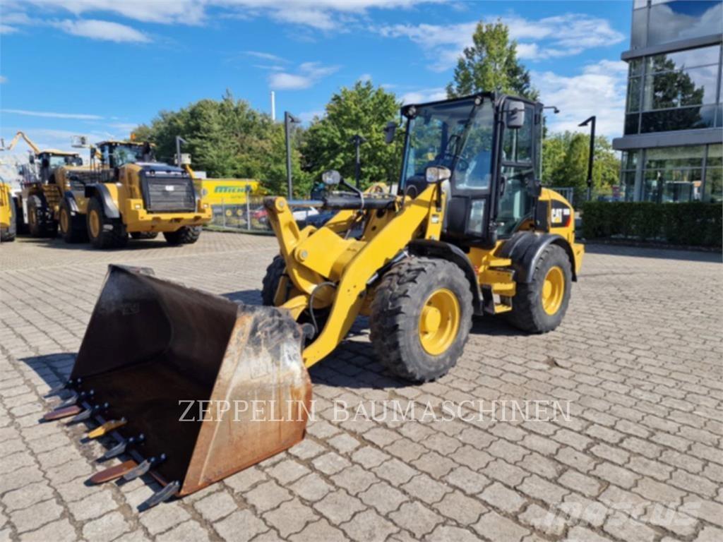 CAT 908M Kolesni nakladalci