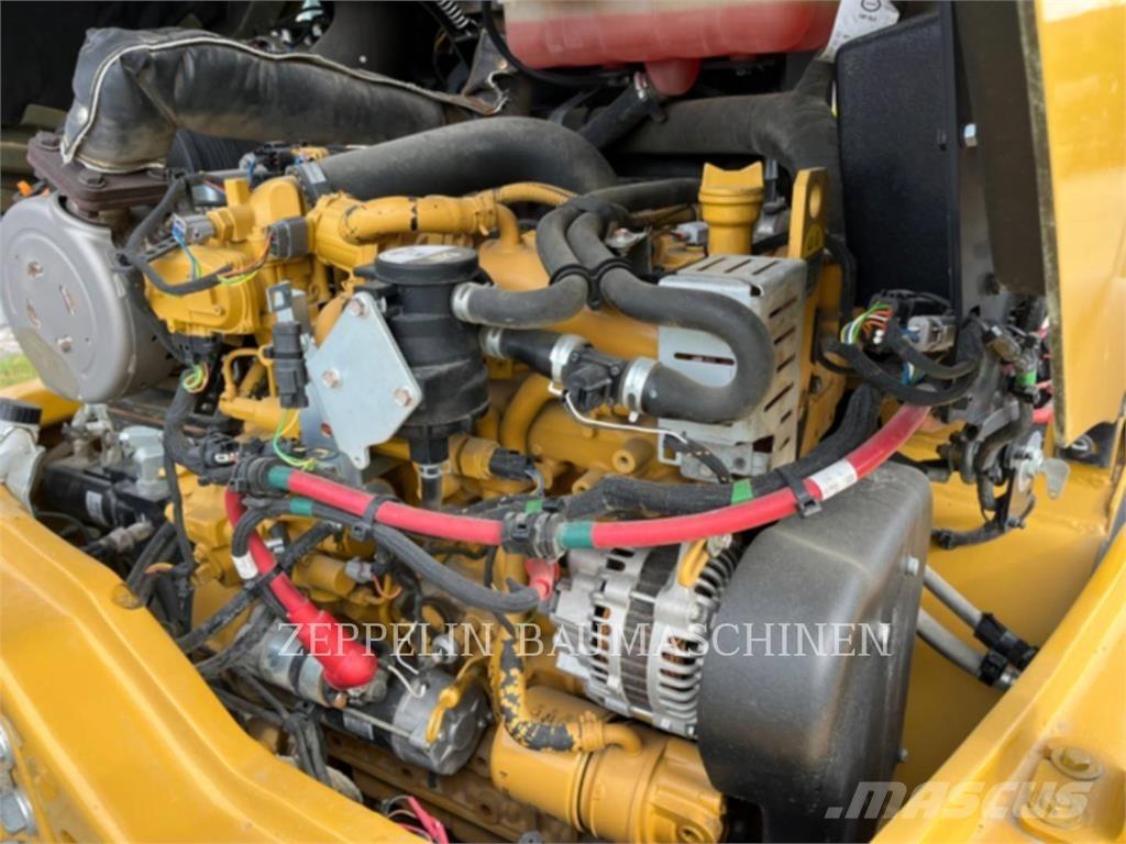 CAT 908M Kolesni nakladalci