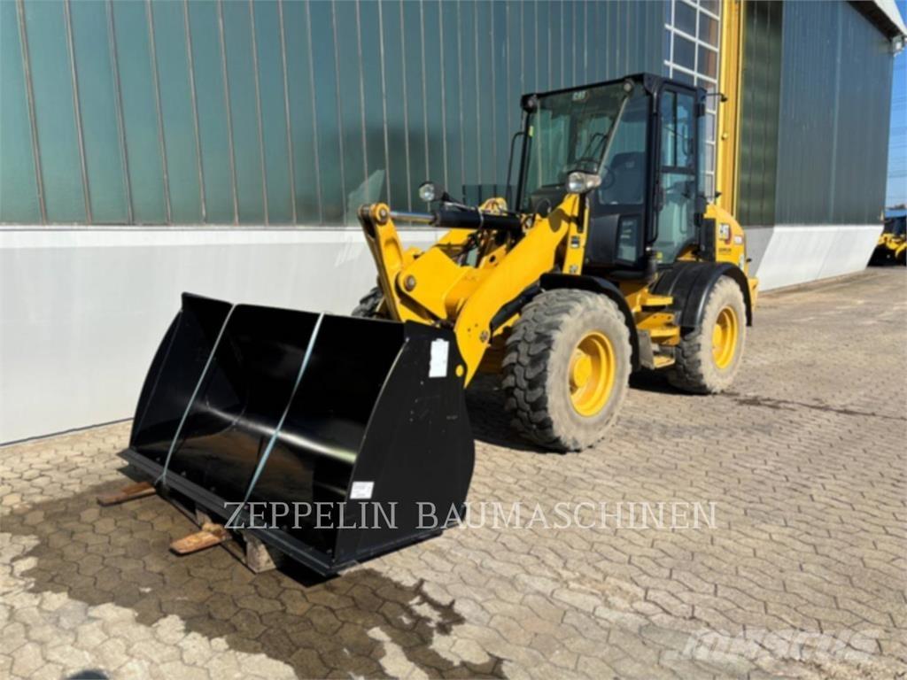CAT 908M Kolesni nakladalci