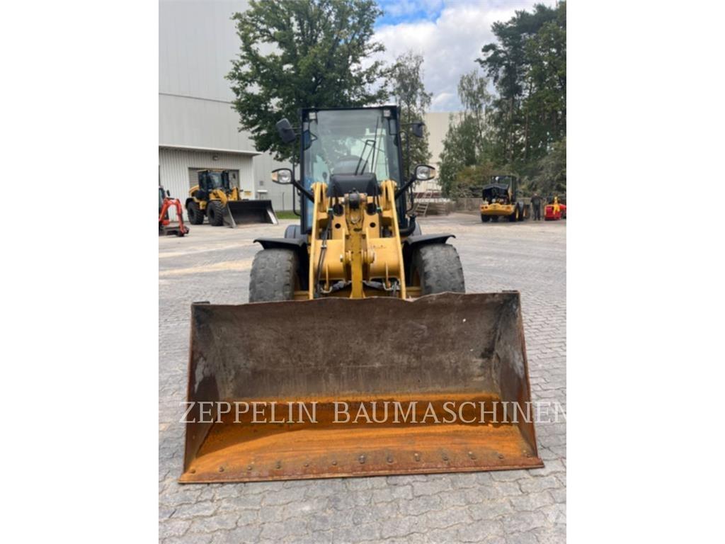 CAT 908M Kolesni nakladalci