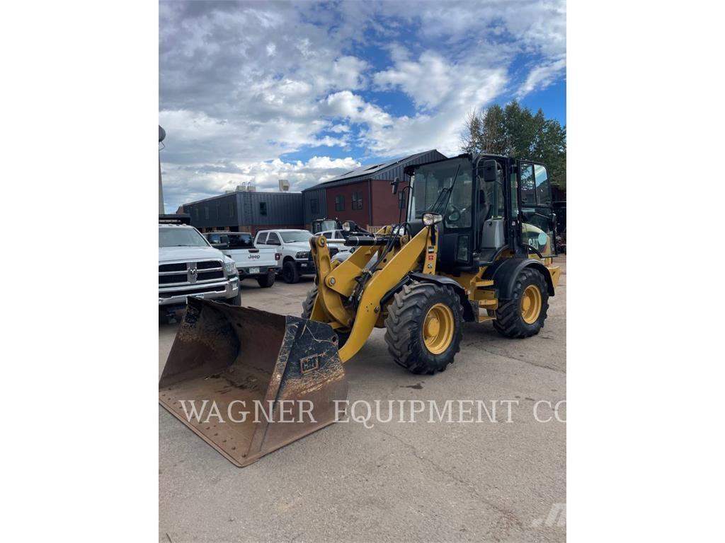 CAT 908M Kolesni nakladalci