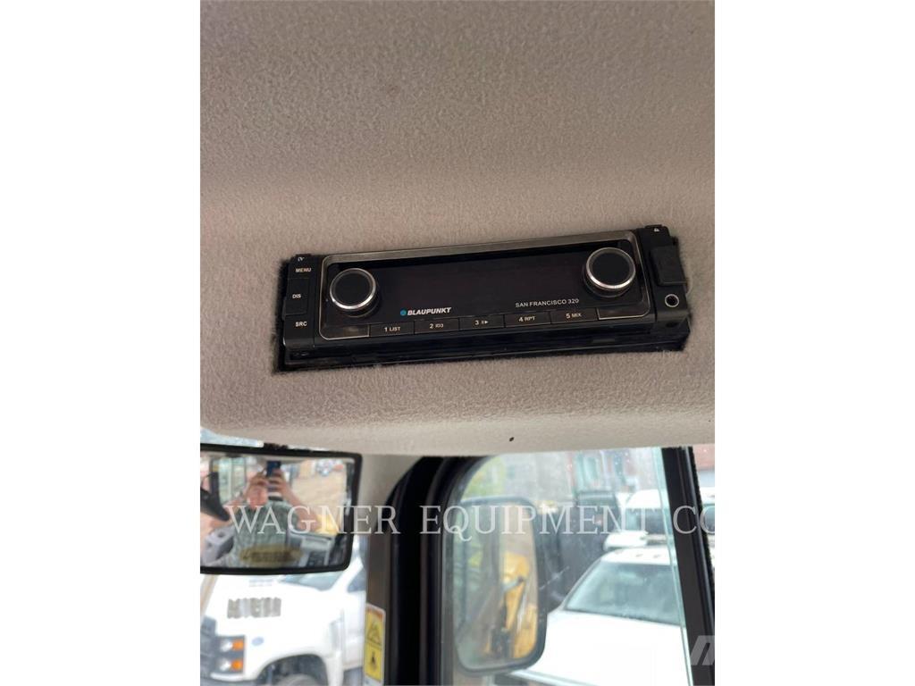 CAT 908M Kolesni nakladalci