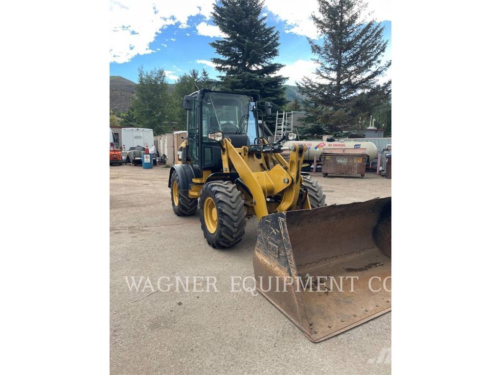 CAT 908M Kolesni nakladalci