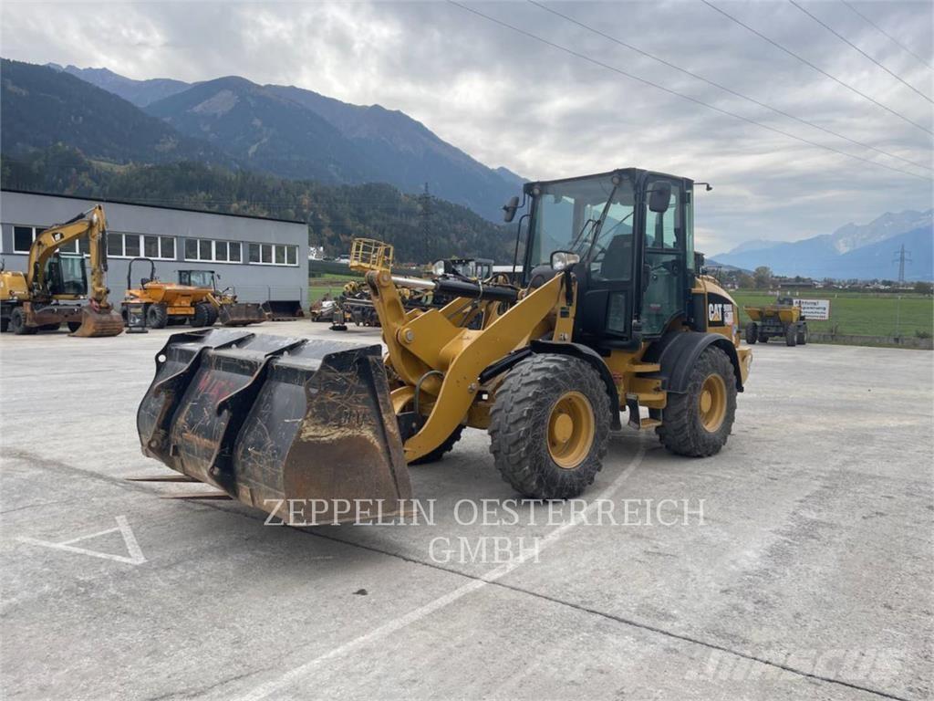 CAT 908M Kolesni nakladalci