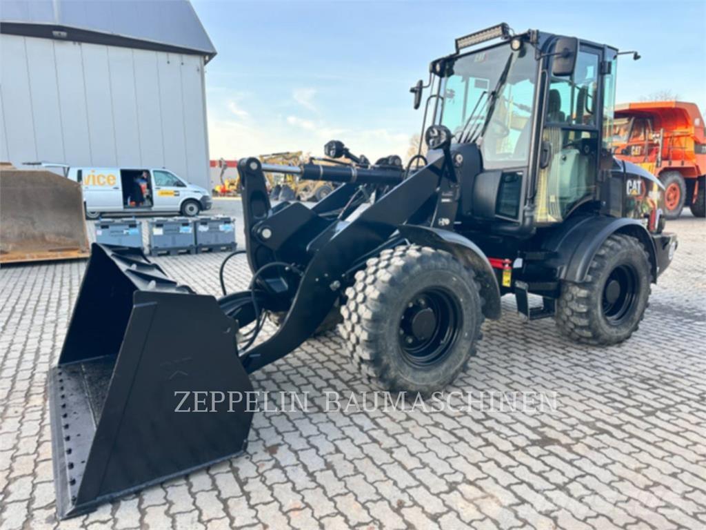 CAT 908M Kolesni nakladalci