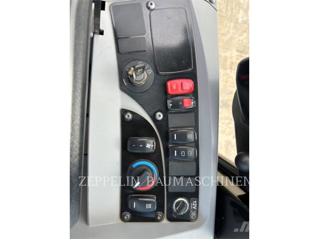 CAT 908M Kolesni nakladalci