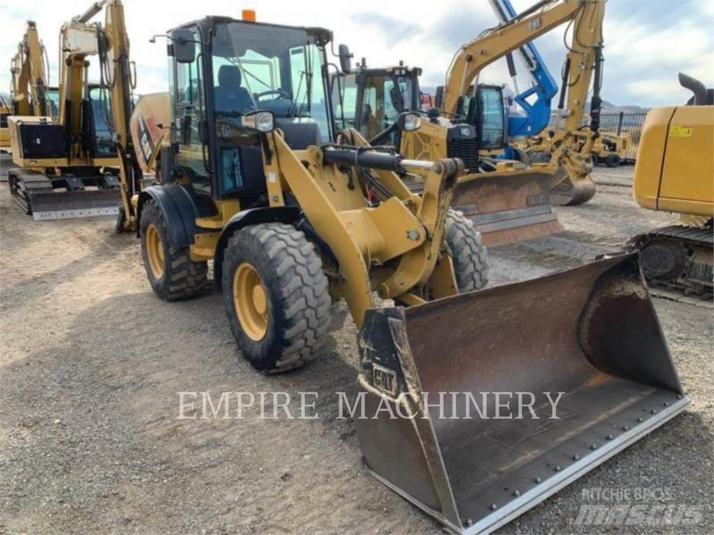 CAT 908M CA Kolesni nakladalci