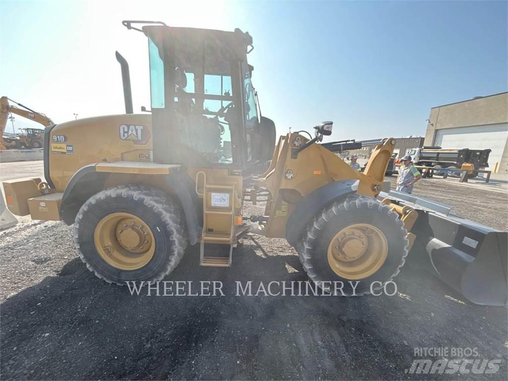 CAT 910 Kolesni nakladalci