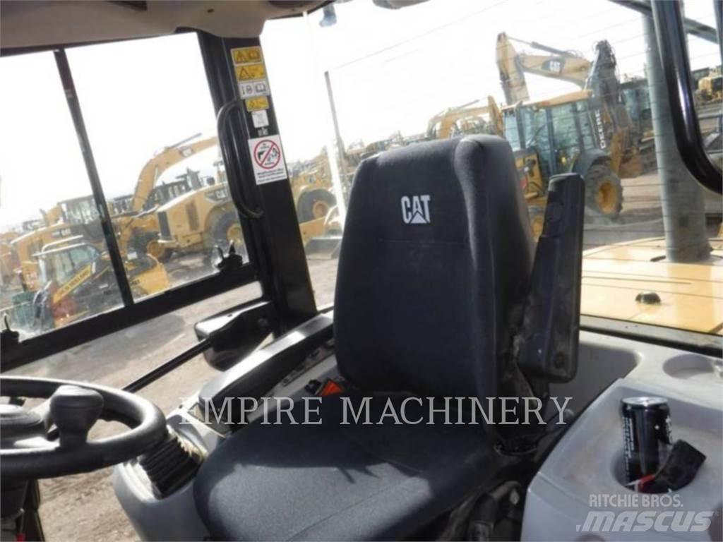 CAT 910-14 Kolesni nakladalci