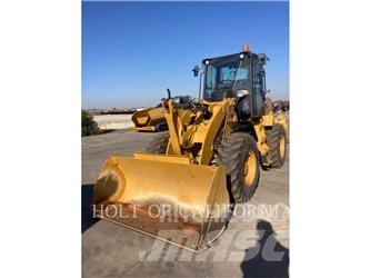 CAT 910M Kolesni nakladalci