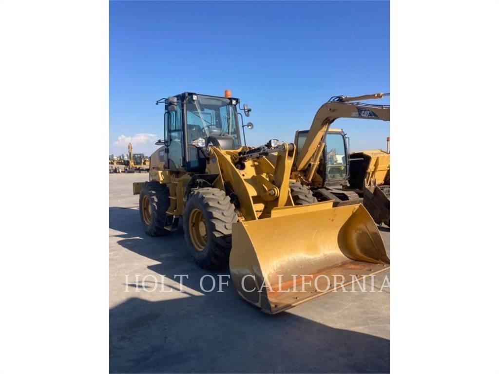 CAT 910M Kolesni nakladalci