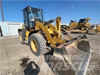 CAT 910M Kolesni nakladalci