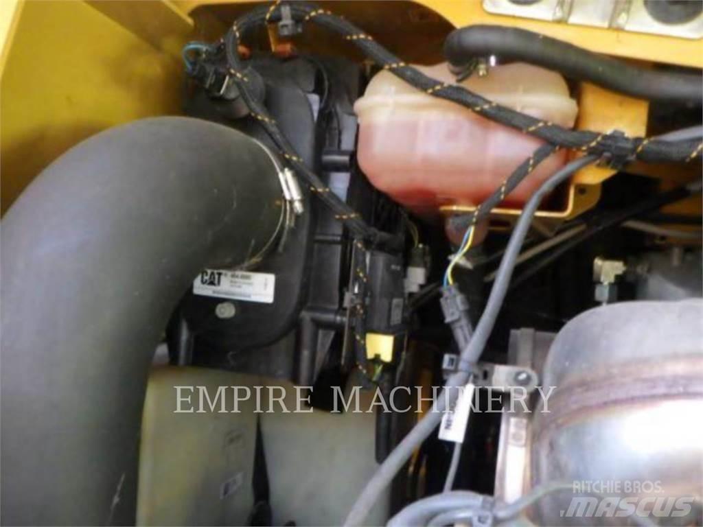 CAT 910M Kolesni nakladalci