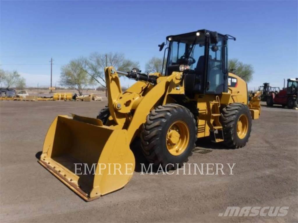 CAT 910M Kolesni nakladalci