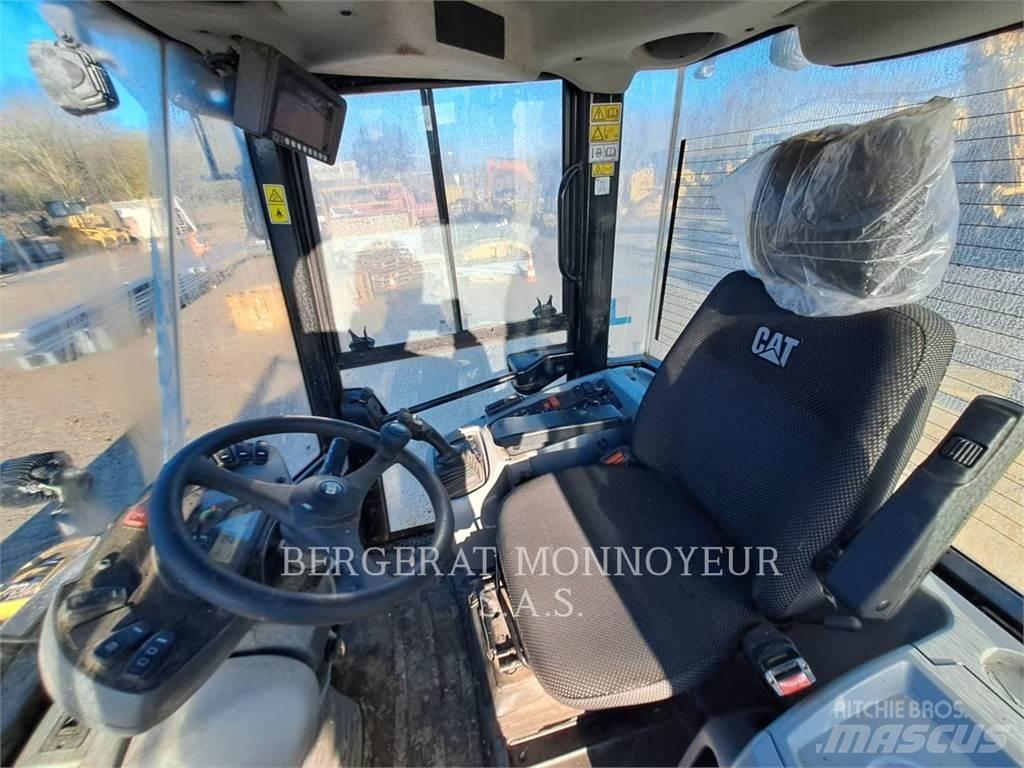 CAT 914 Kolesni nakladalci