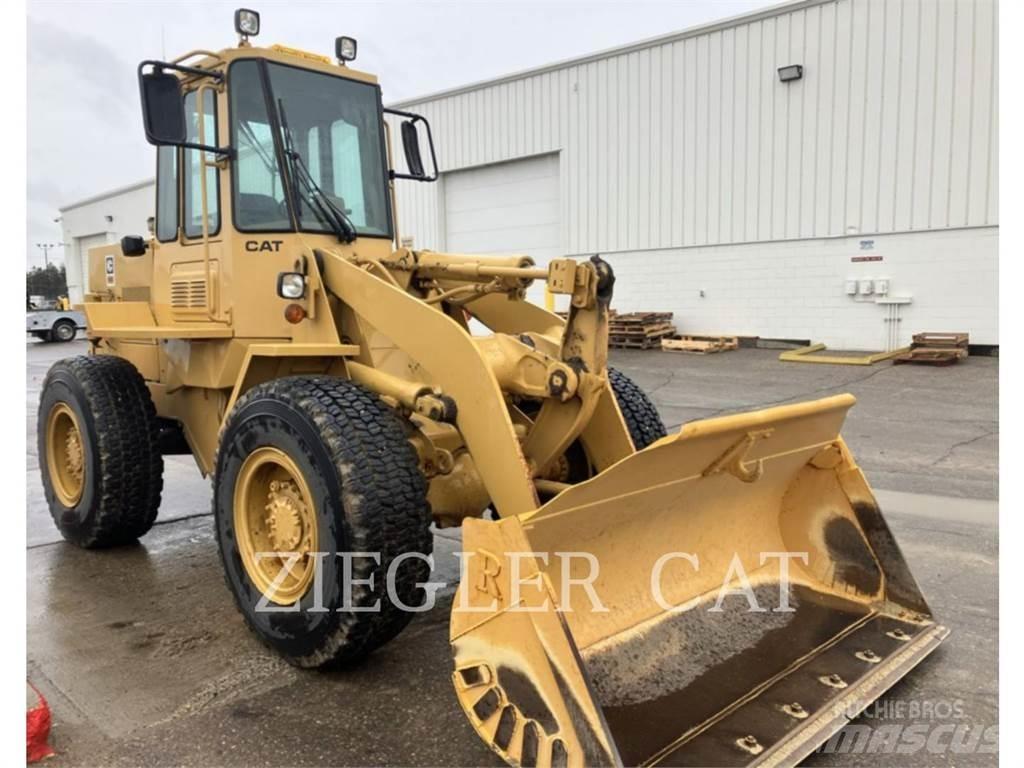 CAT 916 Kolesni nakladalci
