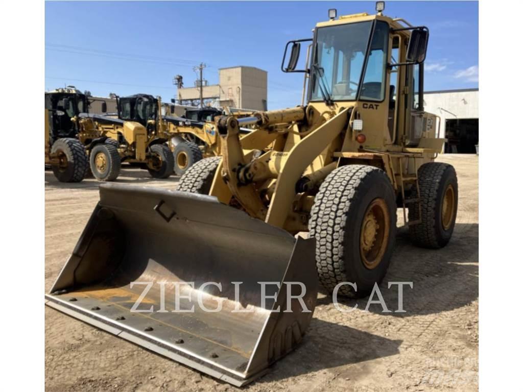 CAT 916 Kolesni nakladalci