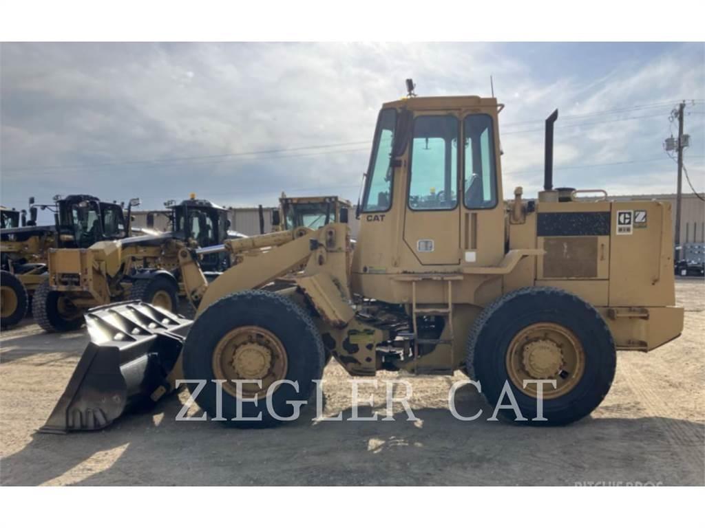 CAT 916 Kolesni nakladalci