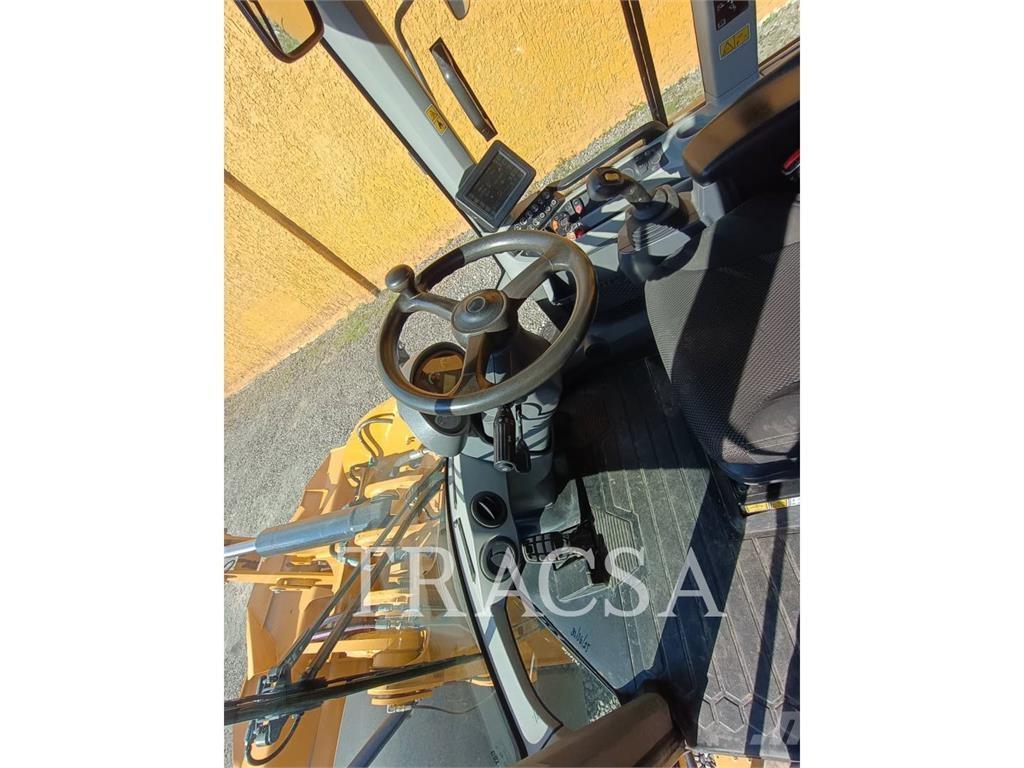 CAT 924K Kolesni nakladalci