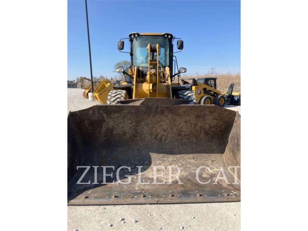 CAT 924K Kolesni nakladalci