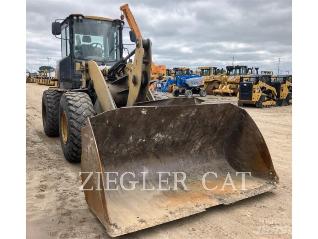 CAT 924K Kolesni nakladalci
