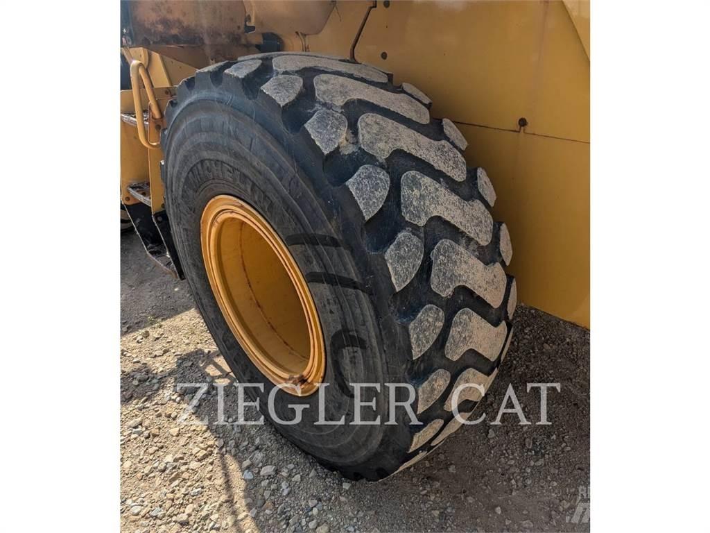 CAT 926M Kolesni nakladalci