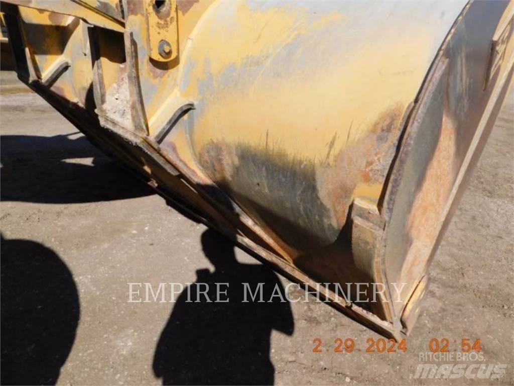 CAT 926M Kolesni nakladalci