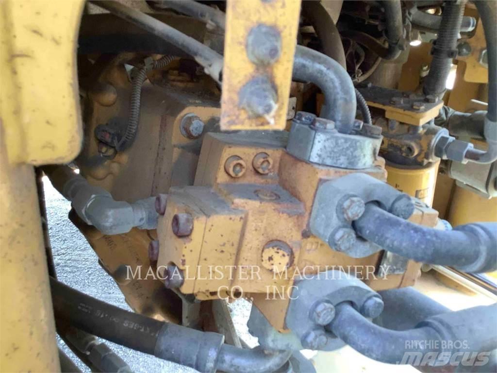 CAT 926M Kolesni nakladalci