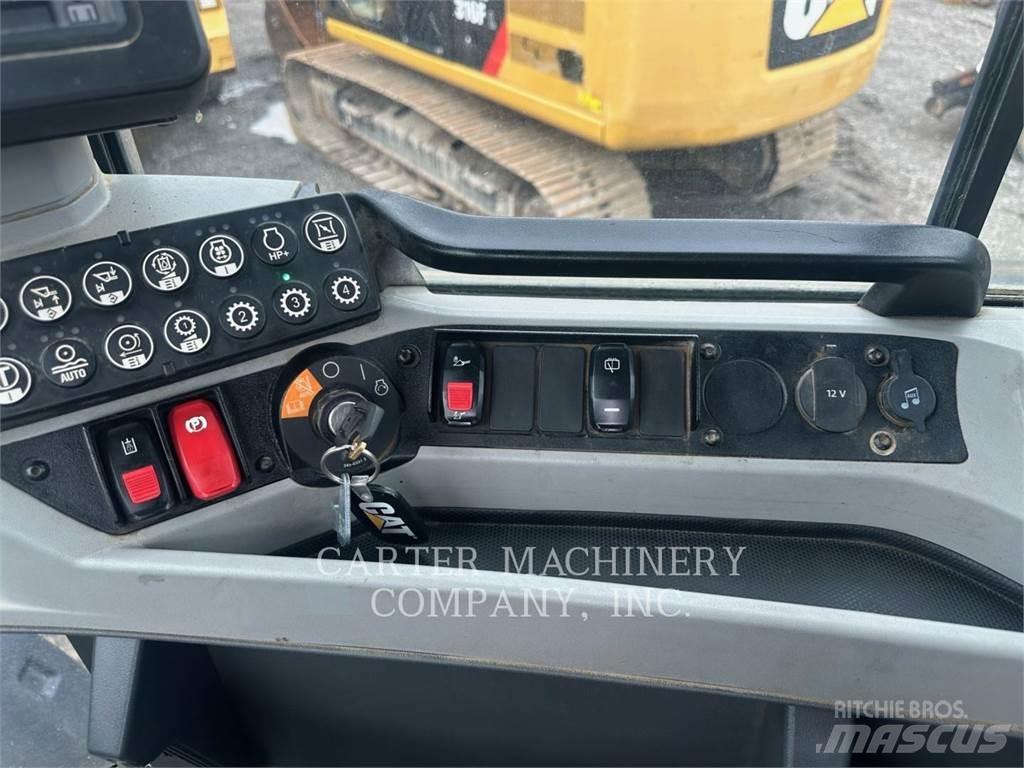 CAT 926M Kolesni nakladalci