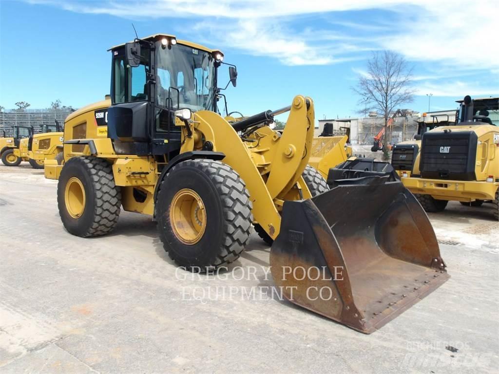CAT 926M Kolesni nakladalci