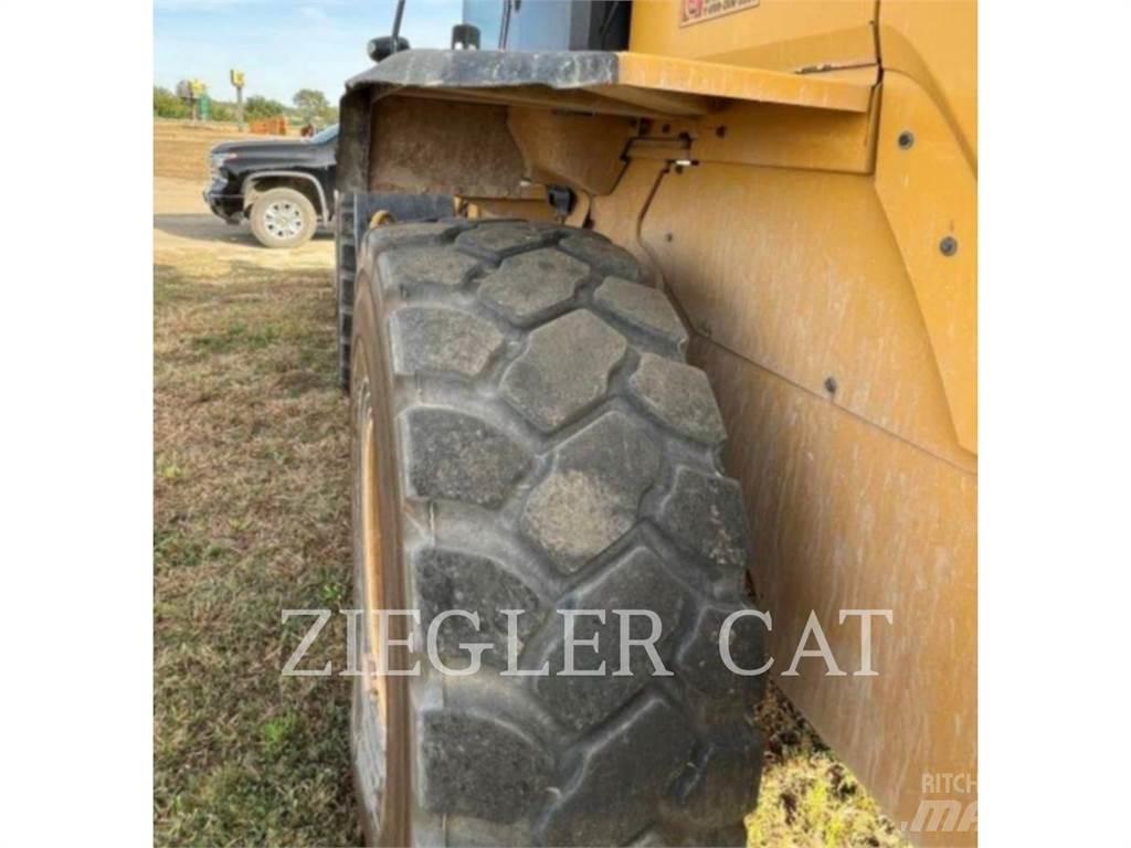CAT 926M Kolesni nakladalci