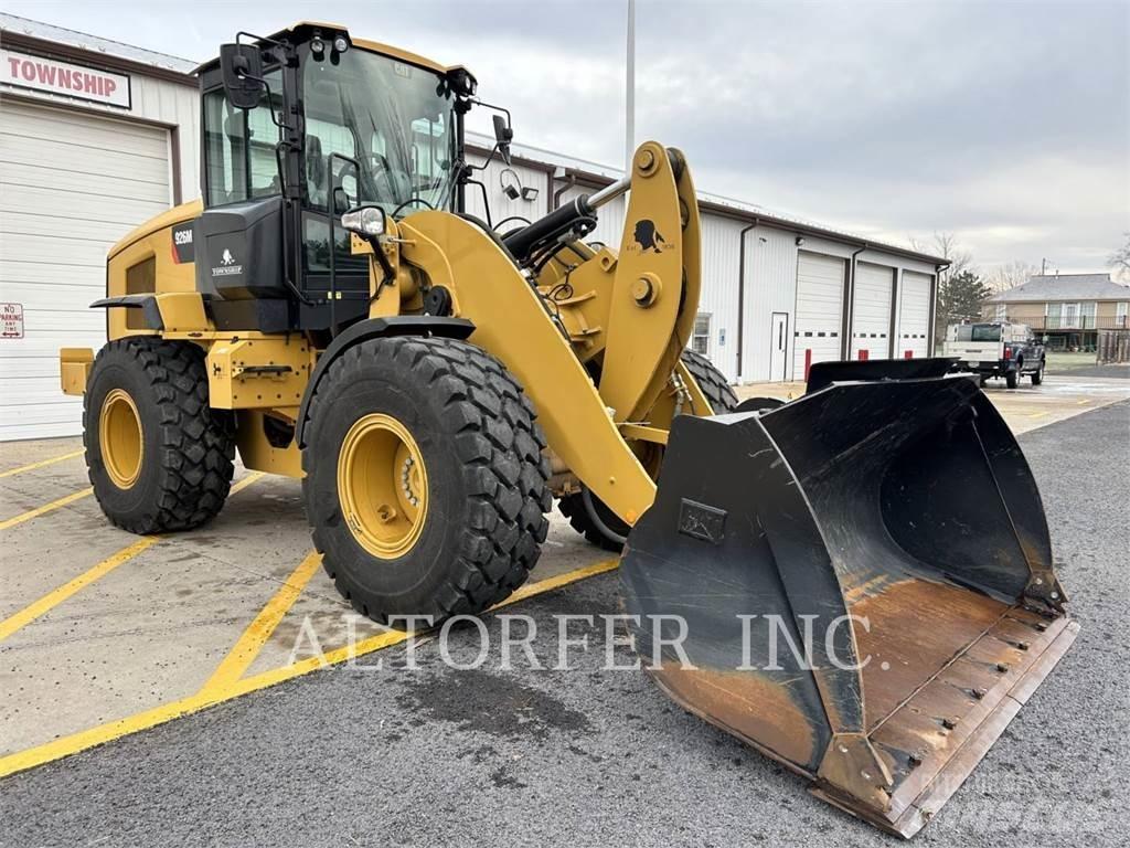 CAT 926M Kolesni nakladalci