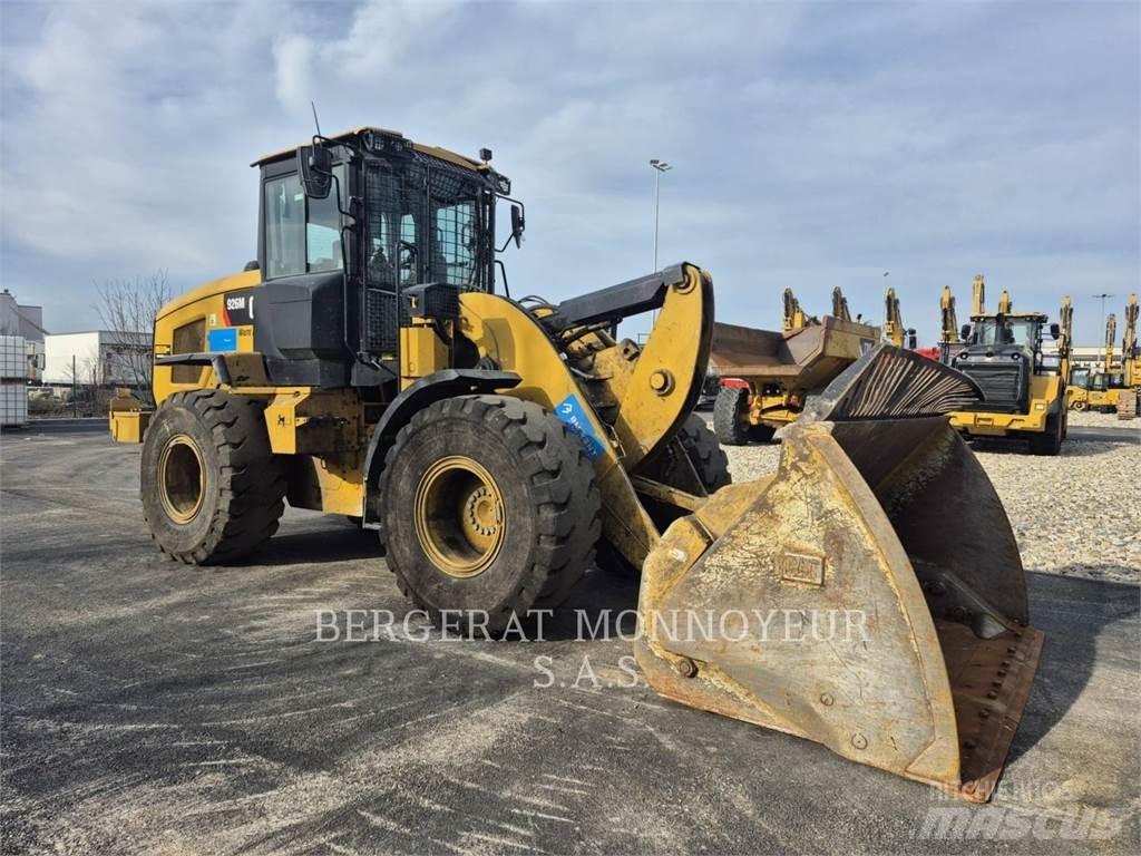CAT 926M Kolesni nakladalci