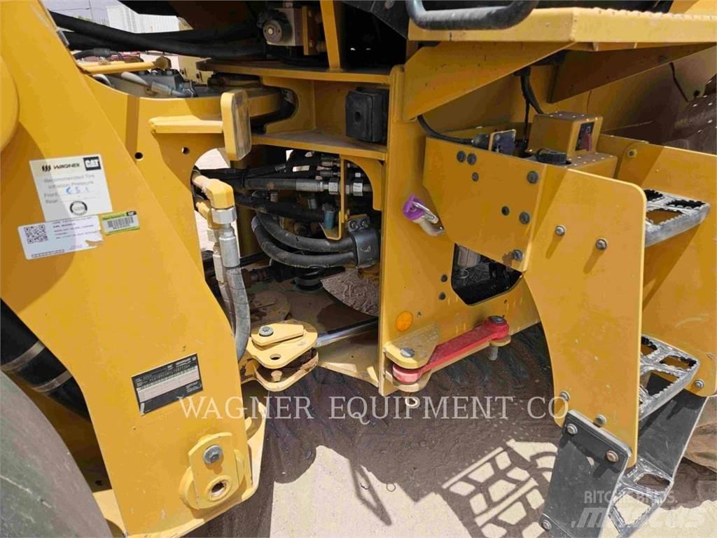 CAT 926M Kolesni nakladalci