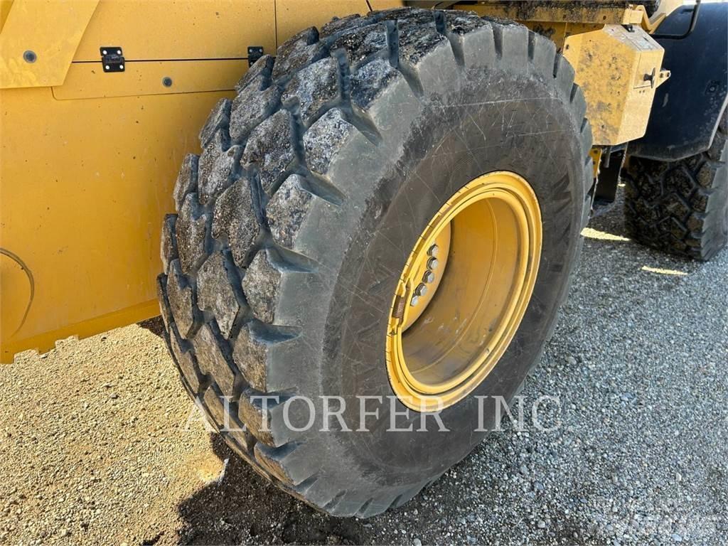 CAT 926M Kolesni nakladalci