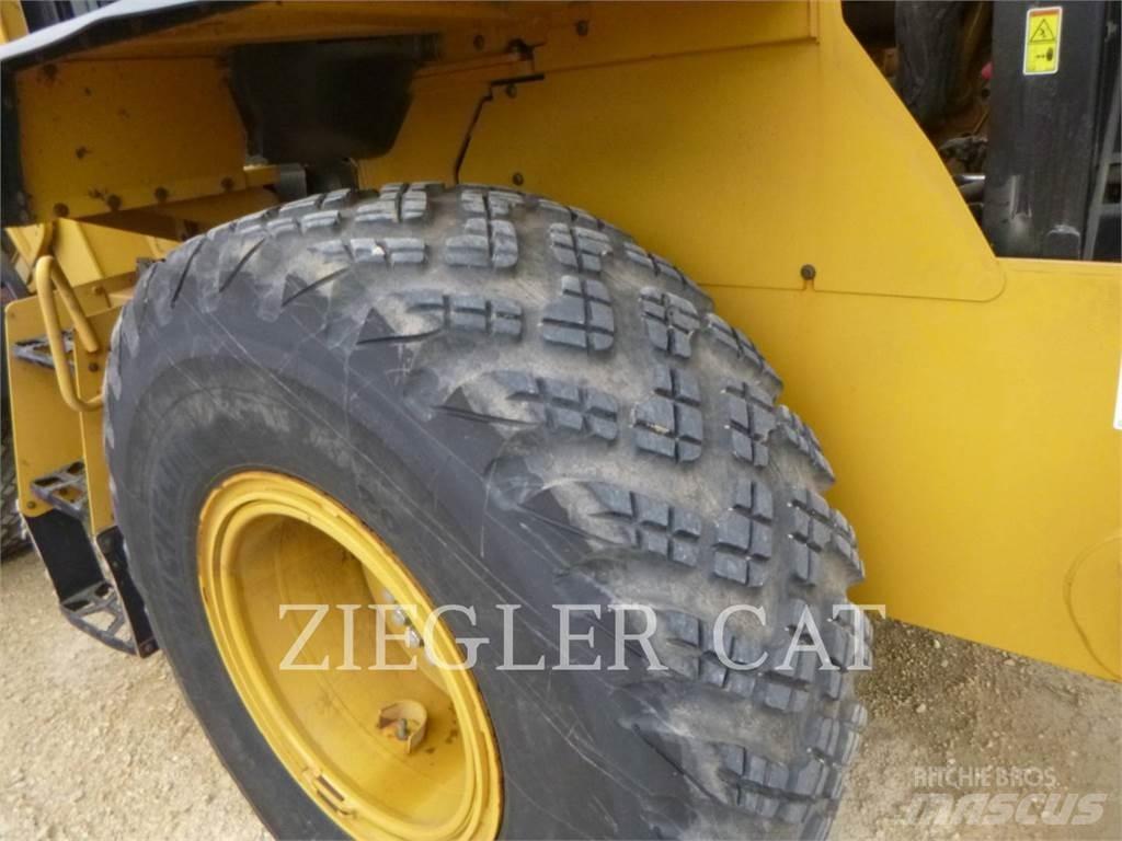 CAT 926M Kolesni nakladalci