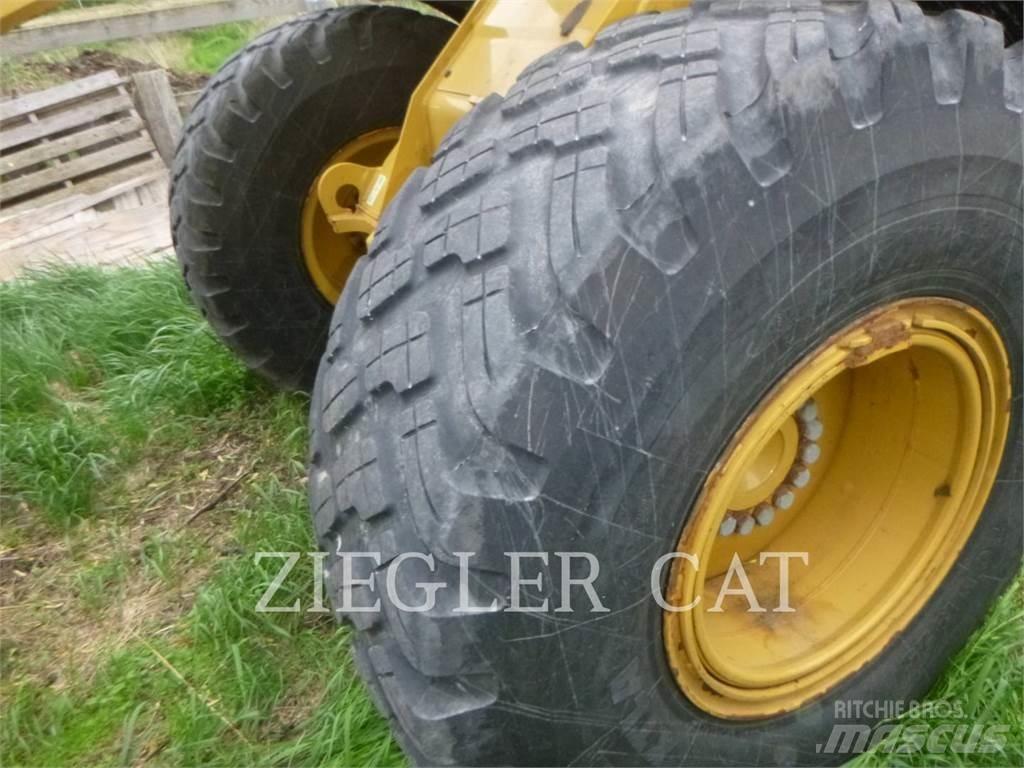 CAT 926M Kolesni nakladalci