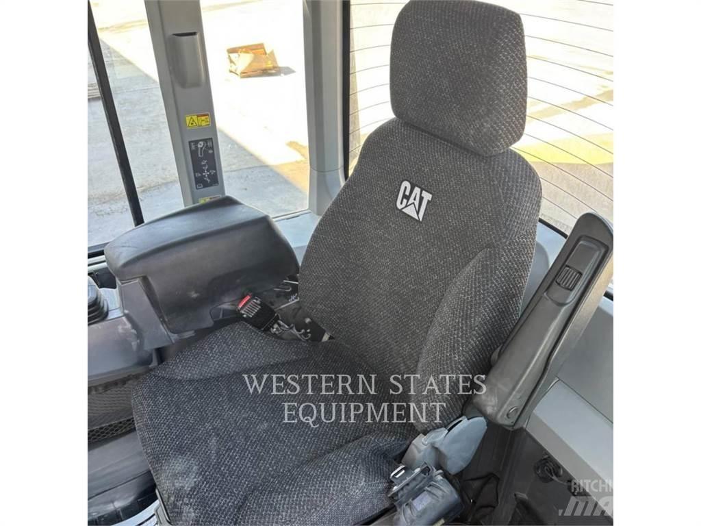 CAT 926M Kolesni nakladalci