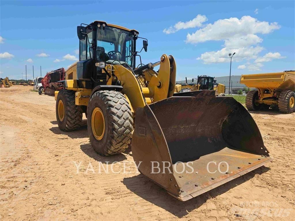 CAT 926M Kolesni nakladalci