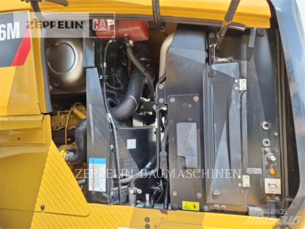 CAT 926M Kolesni nakladalci
