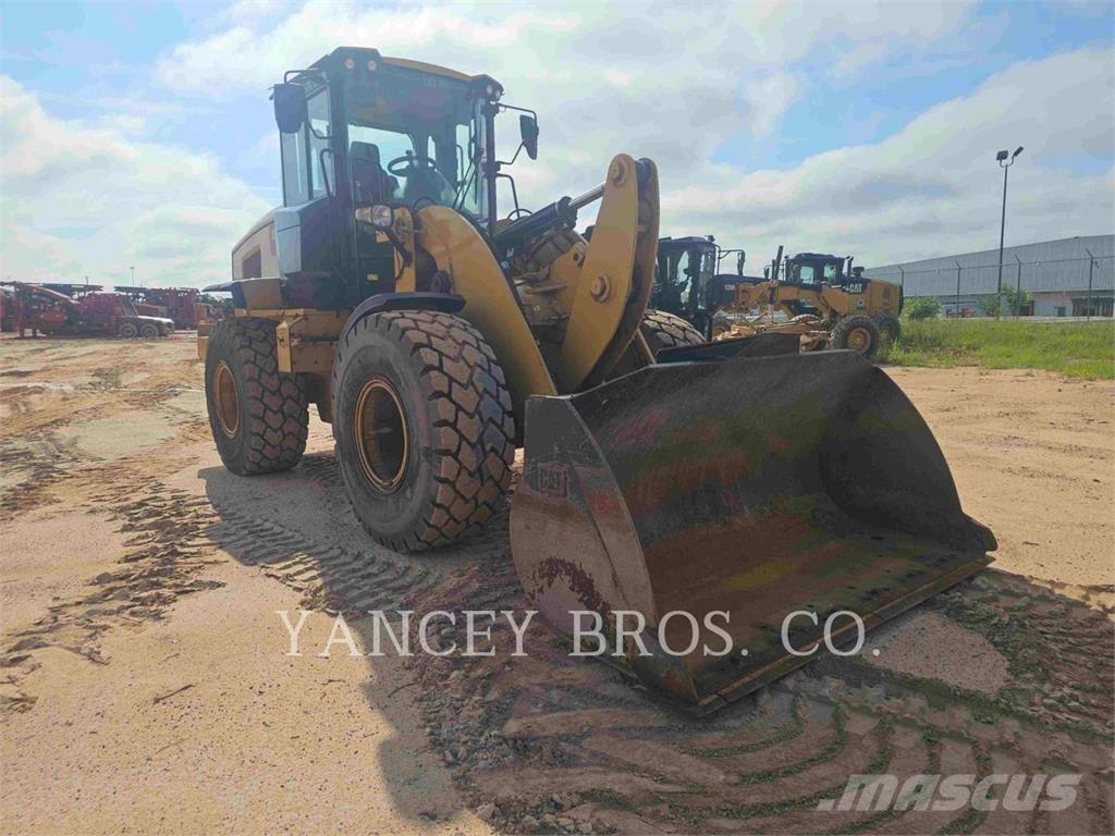 CAT 926M Kolesni nakladalci