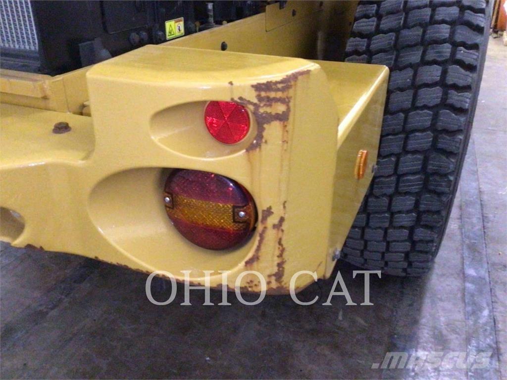CAT 926M Kolesni nakladalci