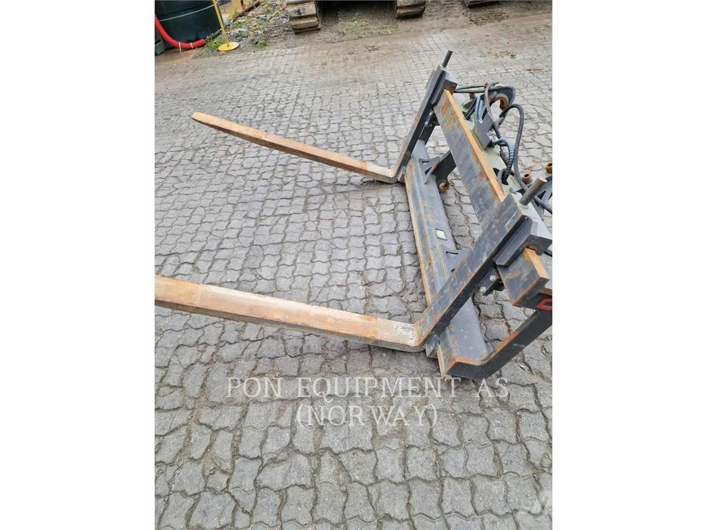 CAT 926M Kolesni nakladalci