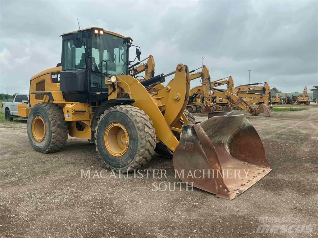 CAT 926M Kolesni nakladalci
