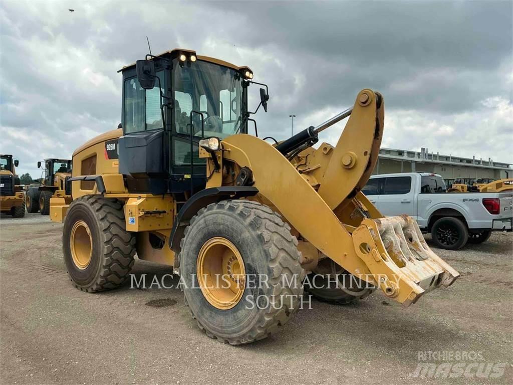 CAT 926M Kolesni nakladalci
