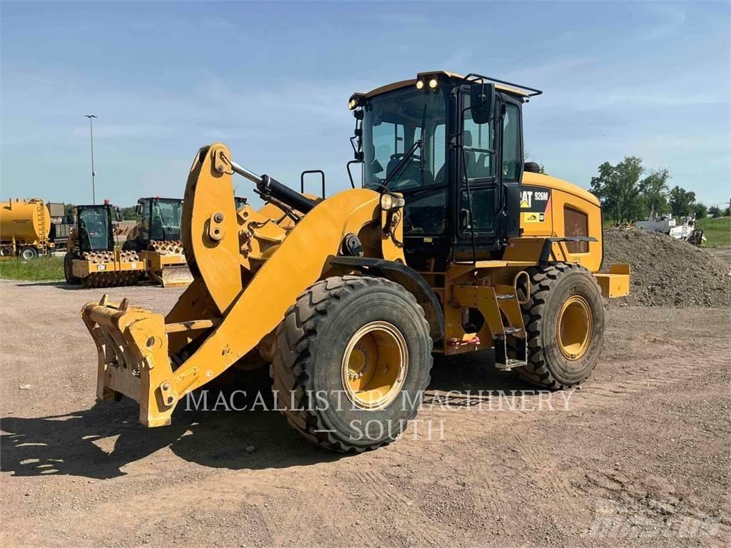 CAT 926M Kolesni nakladalci
