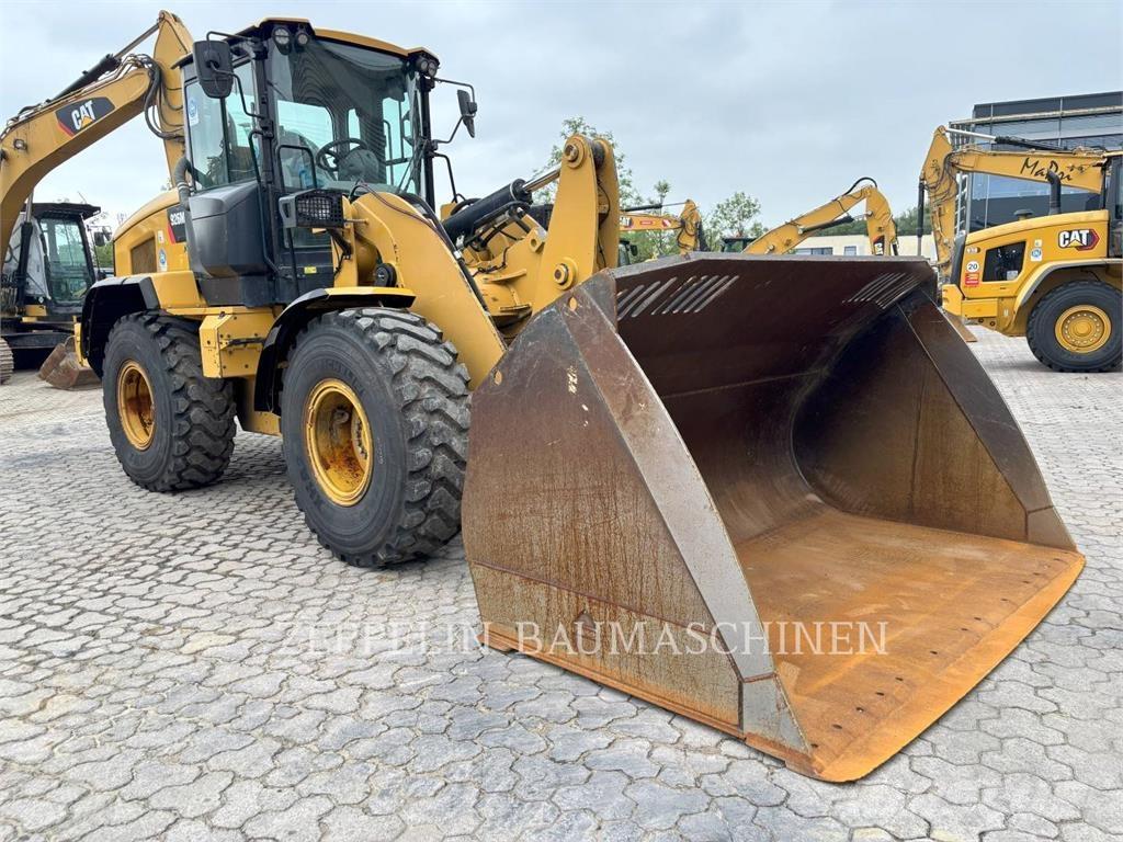 CAT 926M Kolesni nakladalci