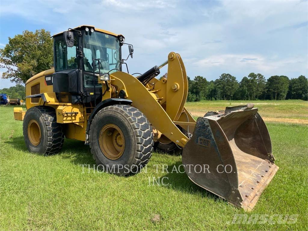 CAT 926M Kolesni nakladalci